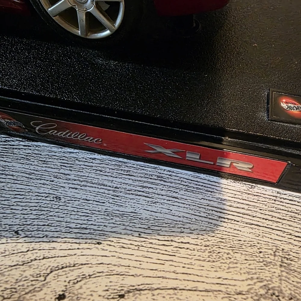 Hot Wheels sleek red